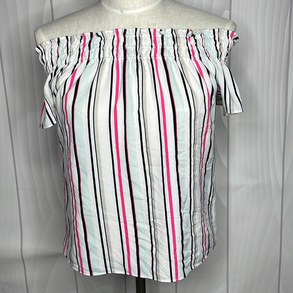 Fun off the shoulder Spring essential - Picture 1 of 2